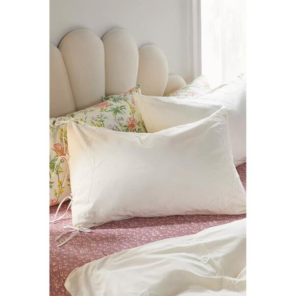 URBAN OUTFITTERS Lacey Bows Embroidered Sham Set Size Standard In Ivory - Picture 1 of 12